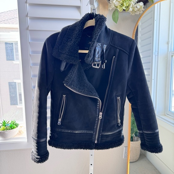 Zara size small. Oversized. - Picture 2 of 16